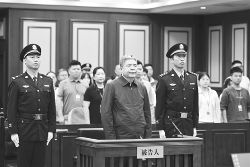 韩勇在庭审现场 新华社发